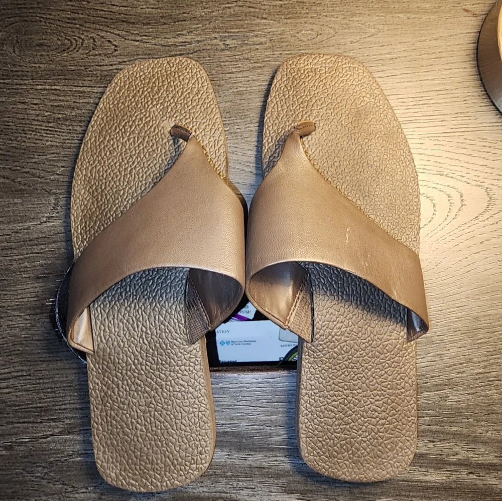 New Banana Republic brown thong sandals